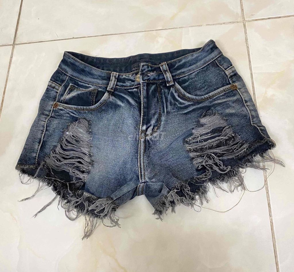 Quần short Jean nữ size S. Mua bán Quần áo tại Huyện Nhơn Trạch Đồng Nai được đăng bởi Tử Anh hình 1