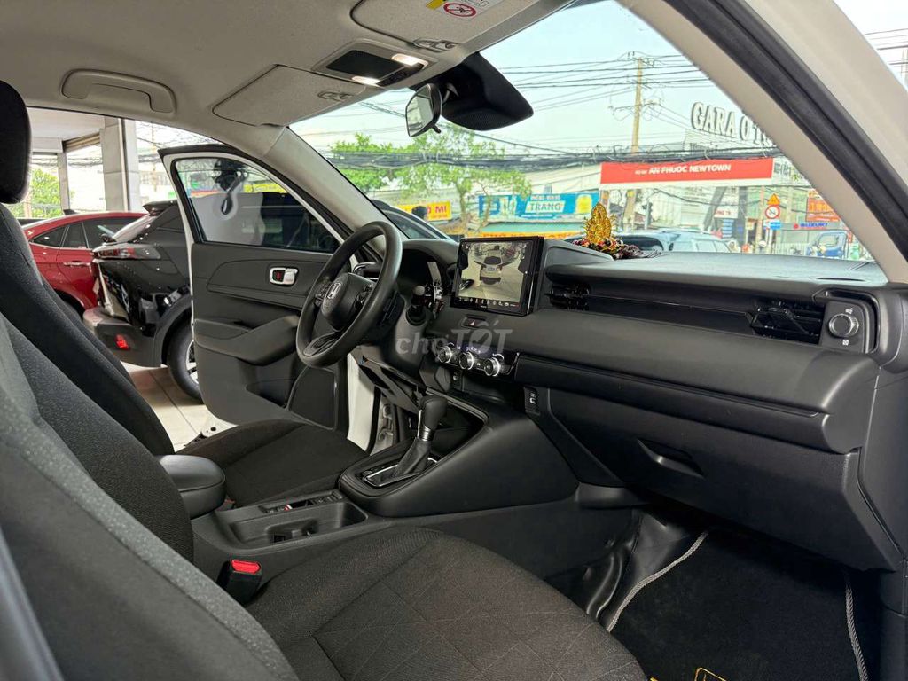 Honda HRV G Sensing 2023, odo 3v8km, hỗ trợ góp.. Mua bán Ô tô tại Thành phố Thủ Đức Tp Hồ Chí Minh được đăng bởi Đức Hưng Siêu thị ô tô Thủ Đức hình 8