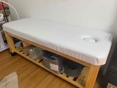 Giường massage gỗ có lỗ. Mua bán Giường, chăn ga gối nệm tại Quận 1 Tp Hồ Chí Minh được đăng bởi Nguyễn Na