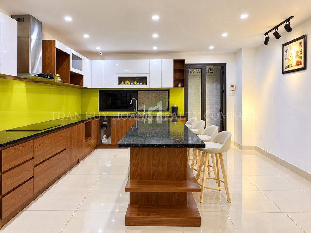 Family house facing a park with a Hàn river rooftop — photo 7