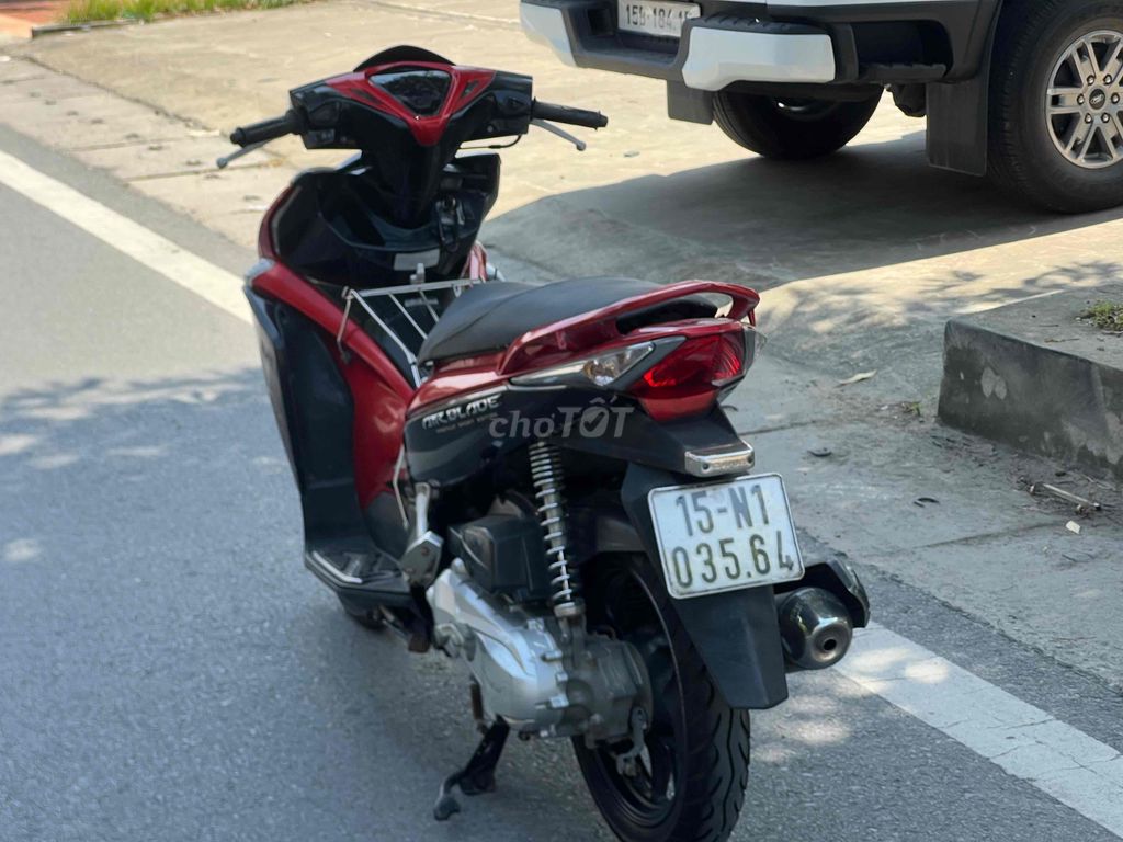 Honda Air Blade спортивный красно-черный 2012