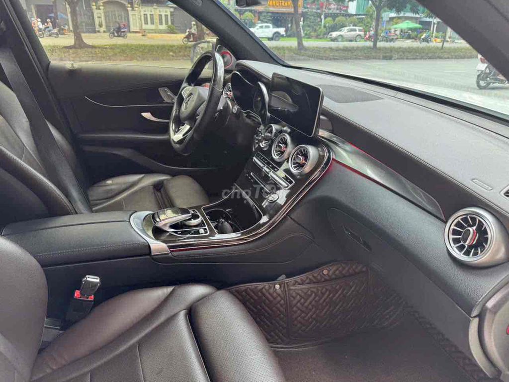 Mercedes Benz GLC Class 2019 - 9 km. Mua bán Ô tô tại Quận Bình Tân Tp Hồ Chí Minh được đăng bởi cọp tâm hình 4