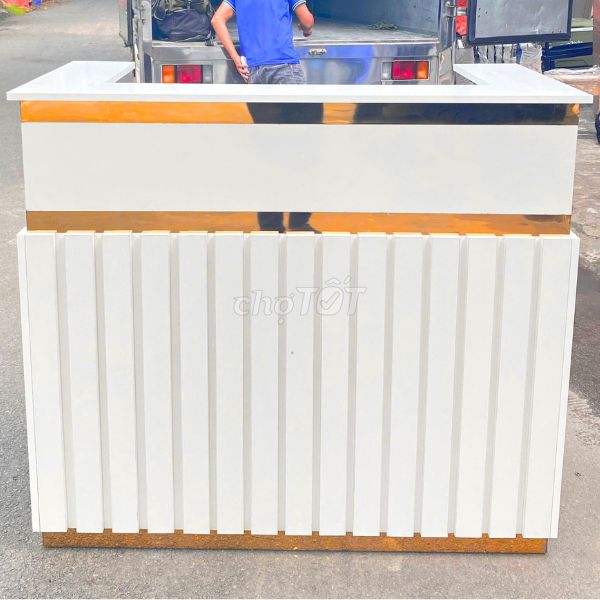 Quầy lễ tân, quầy thu ngân vuông 1m2 viền vàng. Mua bán Đồ chuyên dụng, Giống nuôi trồng tại Quận Gò Vấp Tp Hồ Chí Minh được đăng bởi Thanh lý Nội thất giá sỉ hình 1