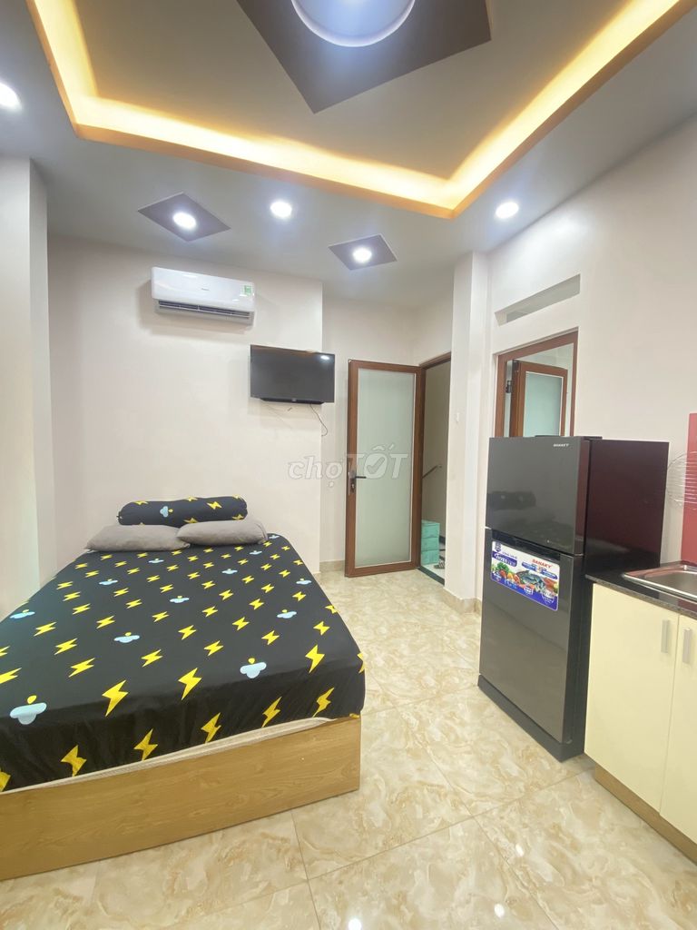 🏠 PHÒNG  5TR3 – CÓ THANG MÁY – SÁT UEF, GẦN QUẬN 1