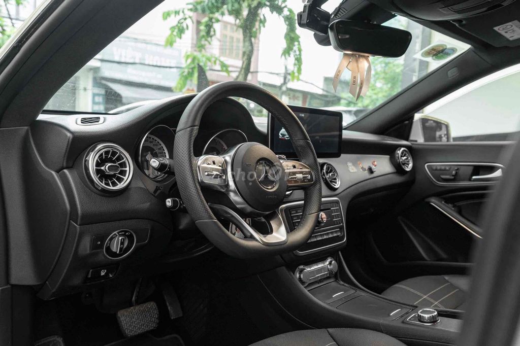 Mercedes CLA_200 model 2016 trắng nt đen rất đẹp 🎯. Mua bán Ô tô tại Quận 7 Tp Hồ Chí Minh được đăng bởi Dương Phương hình 6