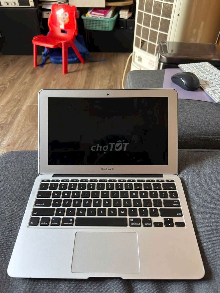 MacBook Air 2015 i5 11 inch 4GB/128GB. Mua bán Laptop tại Thành phố Dĩ An Bình Dương được đăng bởi Hieu hình 1