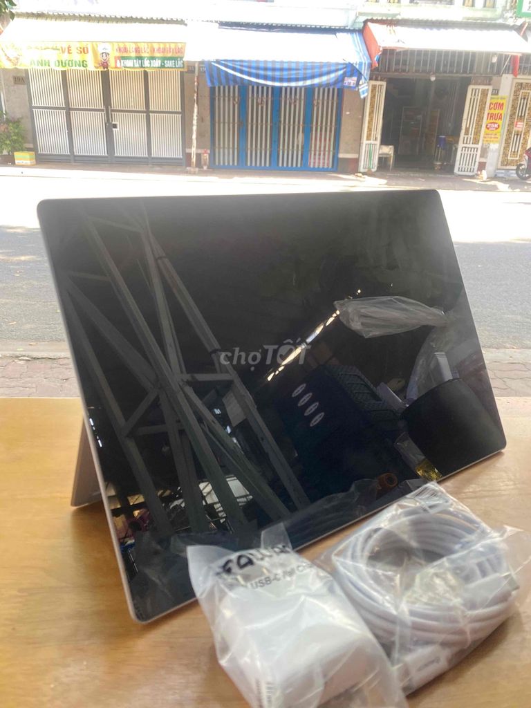 Microsoft Surface Pro 7 8GB/128GB Like new. Mua bán Máy tính bảng tại Quận 8 Tp Hồ Chí Minh được đăng bởi Nguyễn Vũ Huân hình 1