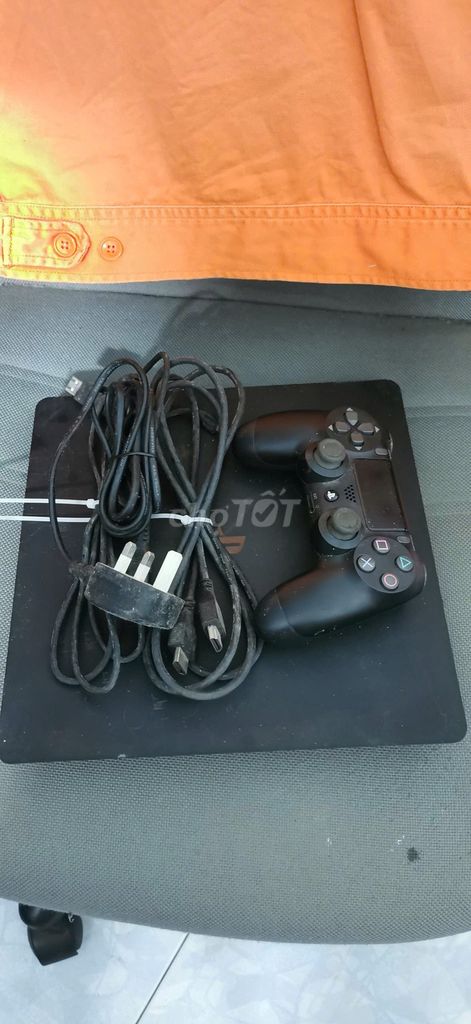 Máy chơi game Sony PS4 Slim, nguyên zin. Mua bán Thiết bị chơi game tại Quận Tân Phú Tp Hồ Chí Minh được đăng bởi Dan hình 1