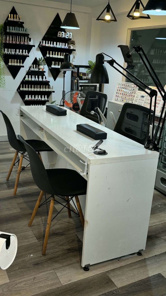 Bàn Nail Gỗ Trắng Kèm 2 Ghế Kệ Sơn. Mua bán Bàn ghế tại Quận Sơn Trà Đà Nẵng được đăng bởi Huyền Trang hình 1