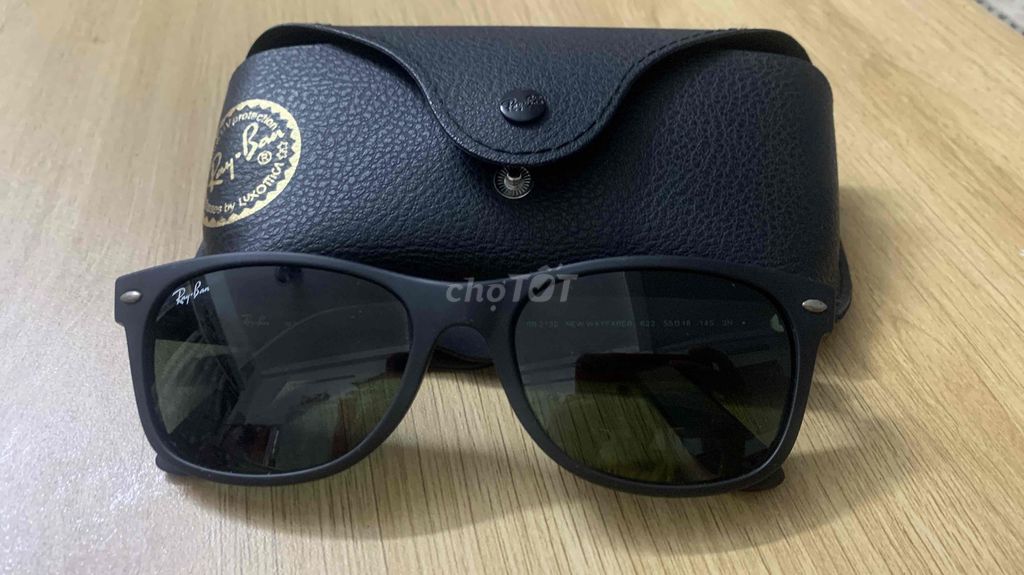 Kính Rayban màu đen