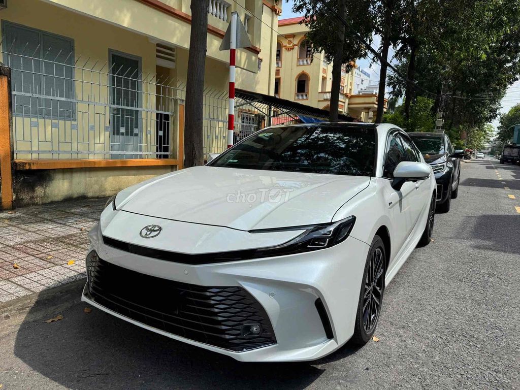 Toyota Camry 2025 2.5HV (Hybrid) - 8000 km. Mua bán Ô tô tại Thành phố Biên Hòa Đồng Nai được đăng bởi Phạm Đức hình 2