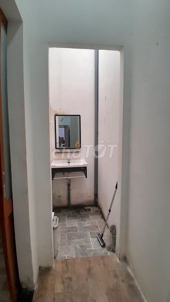 Красивый дом в 1-м районе, у зоопарка, 48 м², 4 спальни, 5 этажей