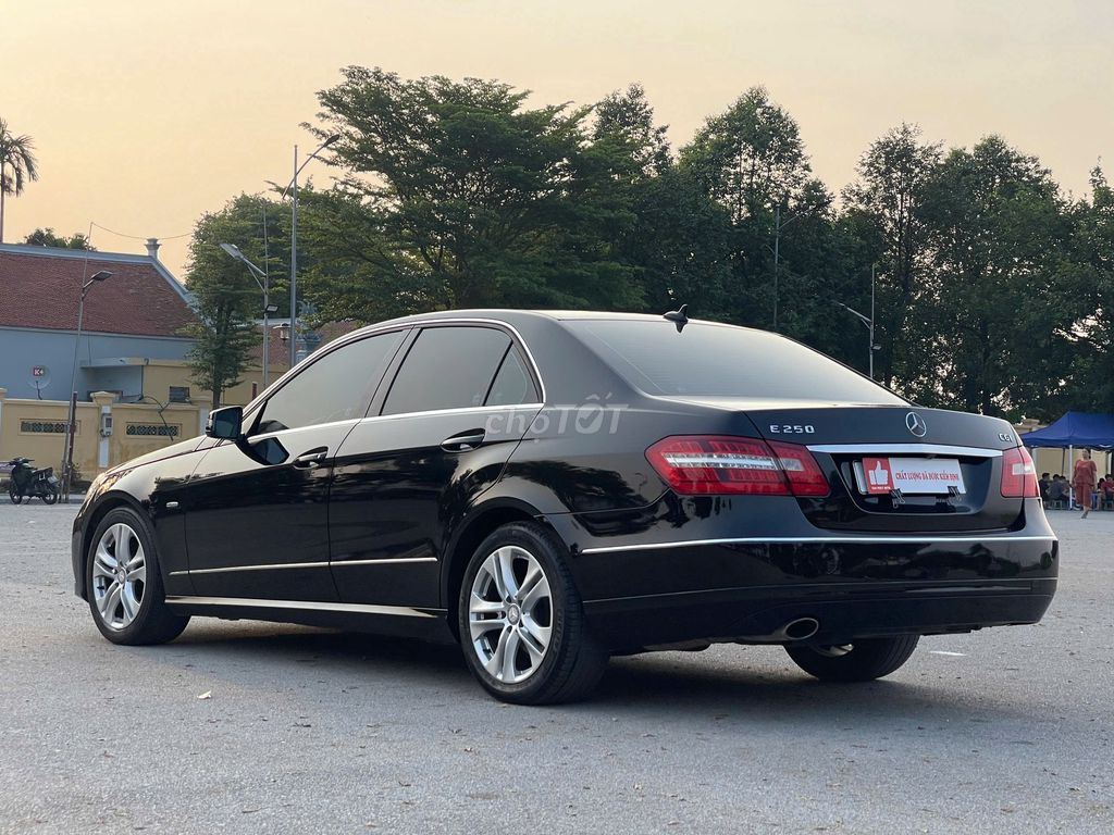 Mercedes Benz E Class 2010 E250 xe còn zin nhiều. Mua bán Ô tô tại Quận Thanh Xuân Hà Nội được đăng bởi Vạn Phát  Auto hình 7
