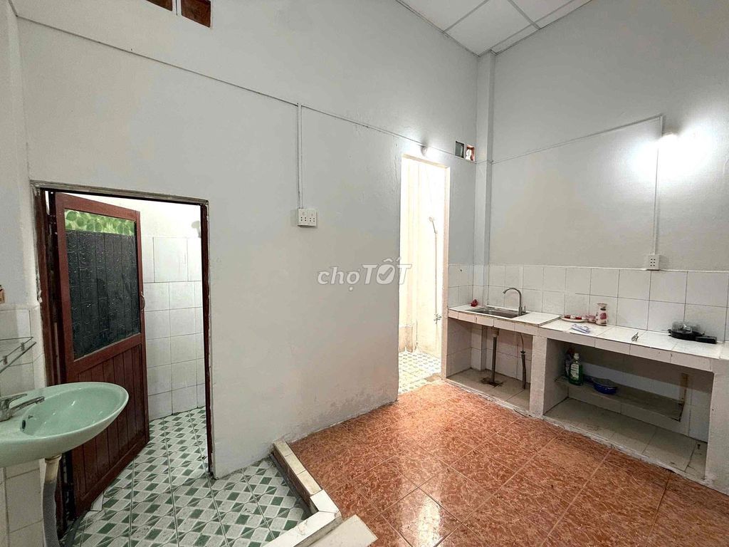 CHO THỌ NHÀ VƯỜN LÀI 4 x 17 M đúc lửng Sạch đẹp : 2 PN, hẻm 4 M thông