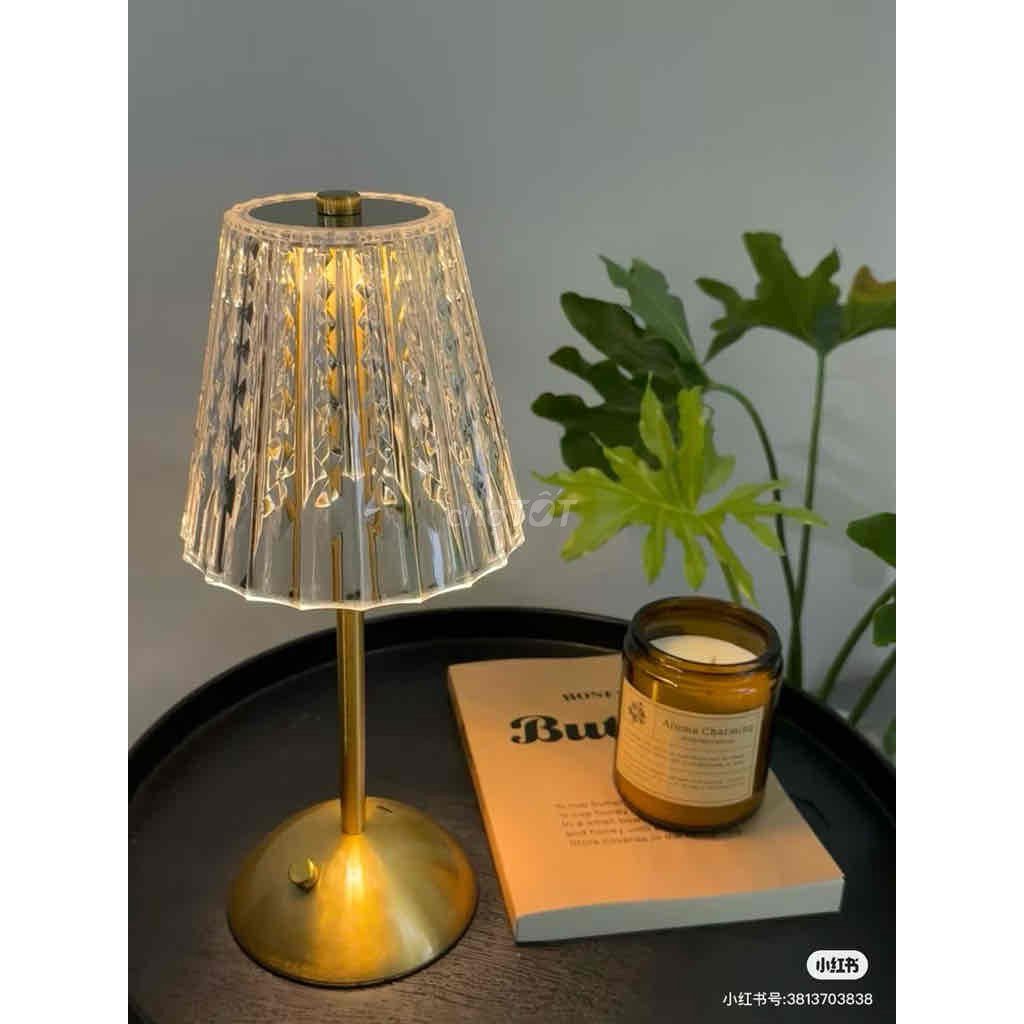Đèn bàn Kim loại Thủy tinh Vàng đồng Sang trọng. Mua bán Đèn tại Quận Tây Hồ Hà Nội được đăng bởi nam nguyễn  hình 1