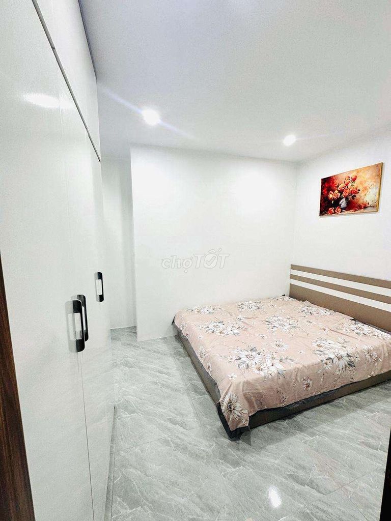 Новый дом в Ван Хыонг, Донгда, 30м²х4 этажа, 5 спален