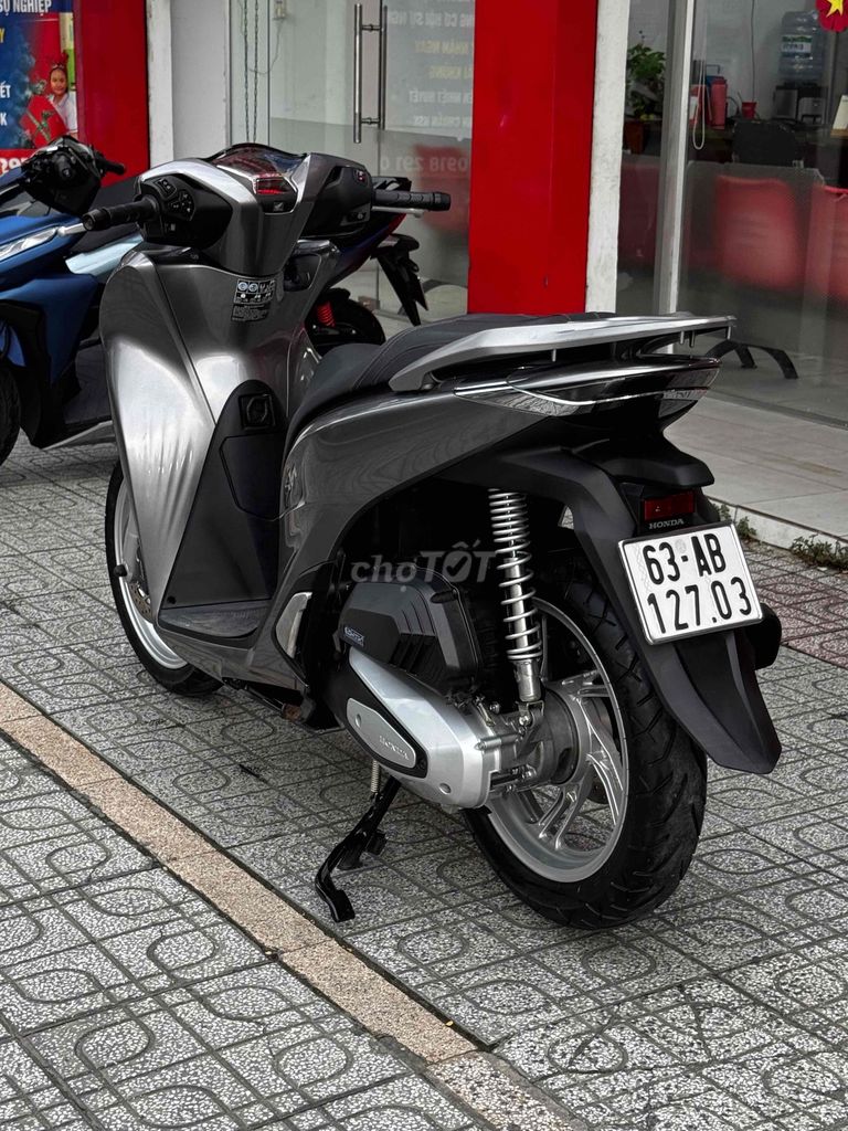 Honda SH 125i 2025 Титановый серый супер пробег