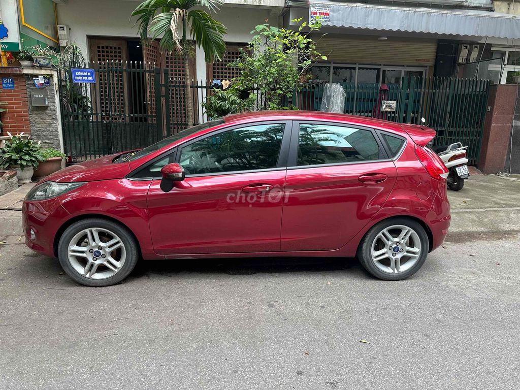 Ford Fiesta 2011 Hatchback 73340 km. Mua bán Ô tô tại Quận Đống Đa Hà Nội được đăng bởi Hà Hương hình 2