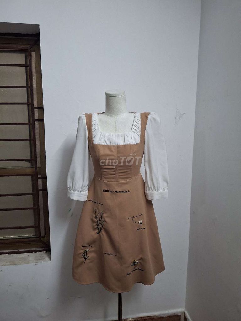 Váy liền Nữ thêu hoa size XS. Mua bán Quần áo tại Quận Dương Kinh Hải Phòng được đăng bởi Bui Thanh hình 1