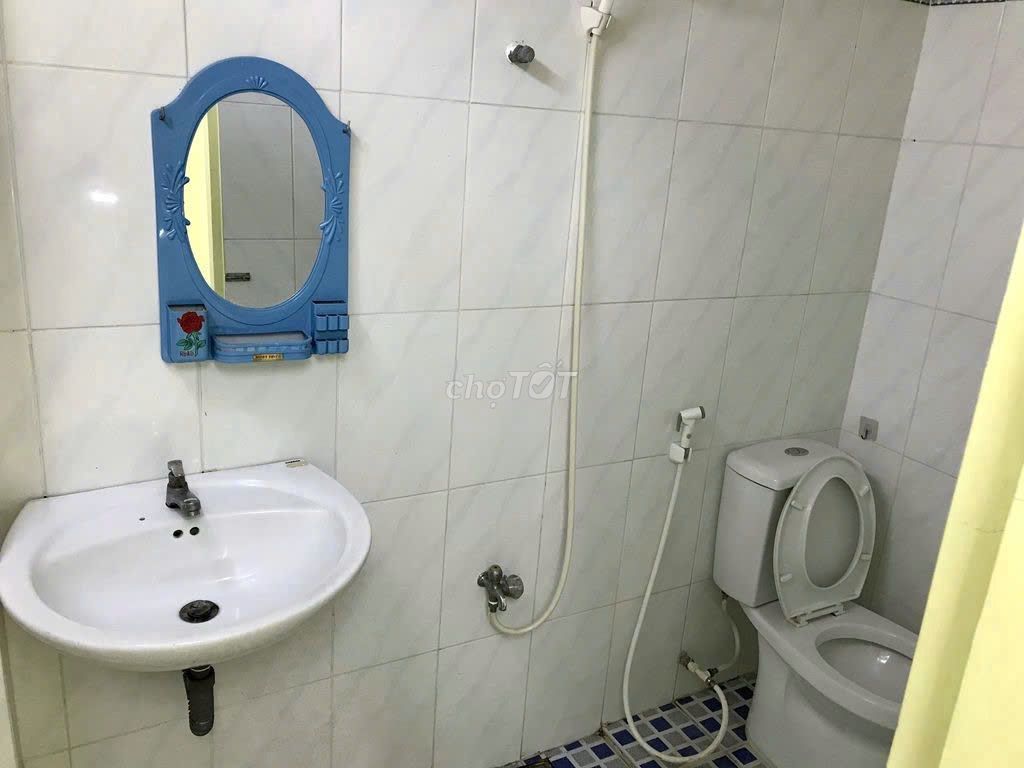 Chính chủ cho thuê nhà nguyên căn 1 phòng ngủ 2wc đối diện ETOWN 2