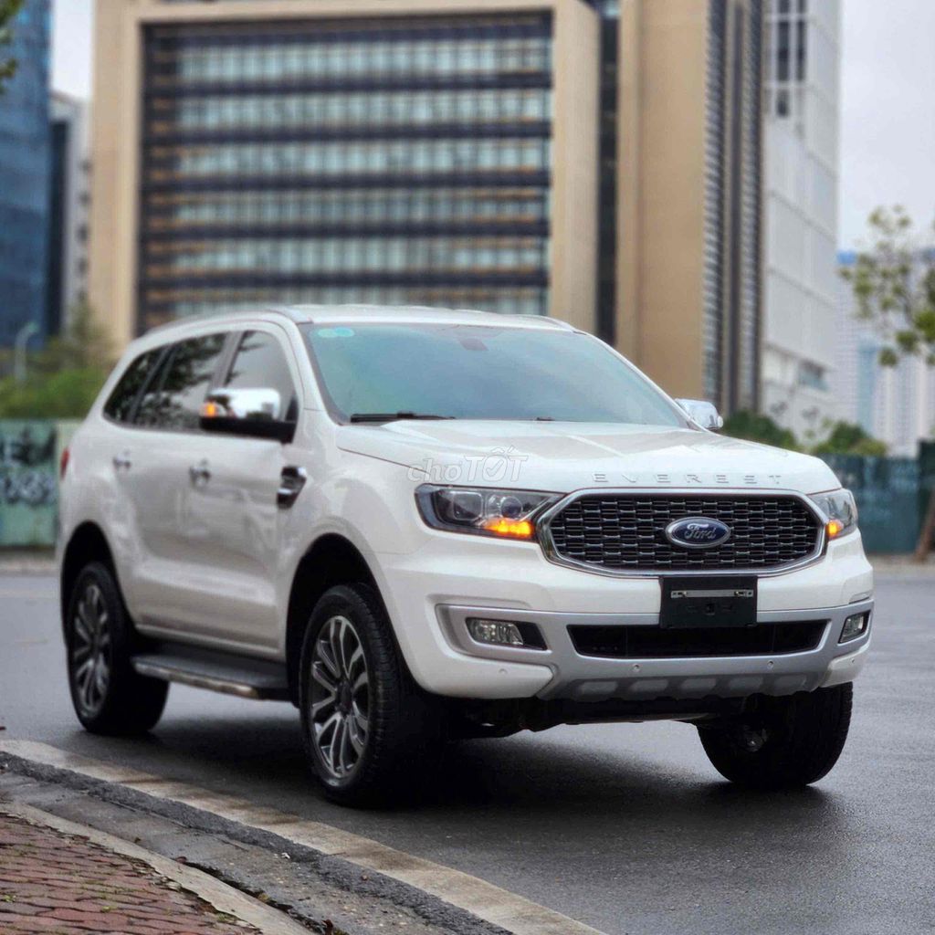 Ford Everest 2.0 Titanium 2022 siêu mới màu trắng