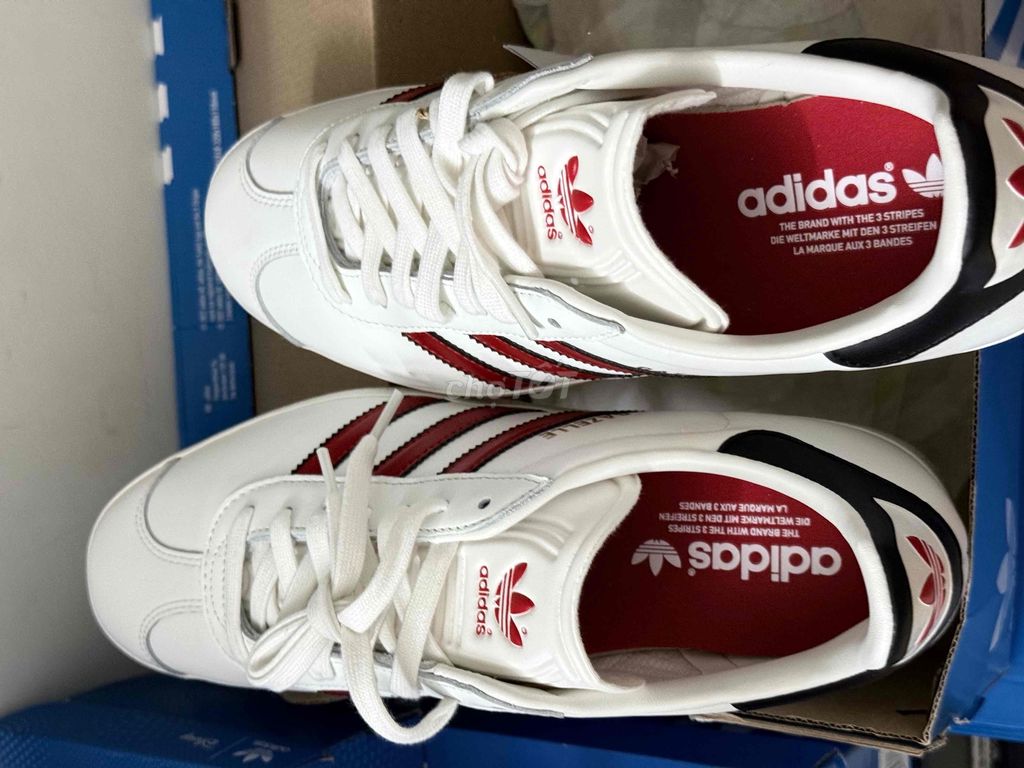 Cần bán giày Adidas Size 43-44 chính hãng mới 100%