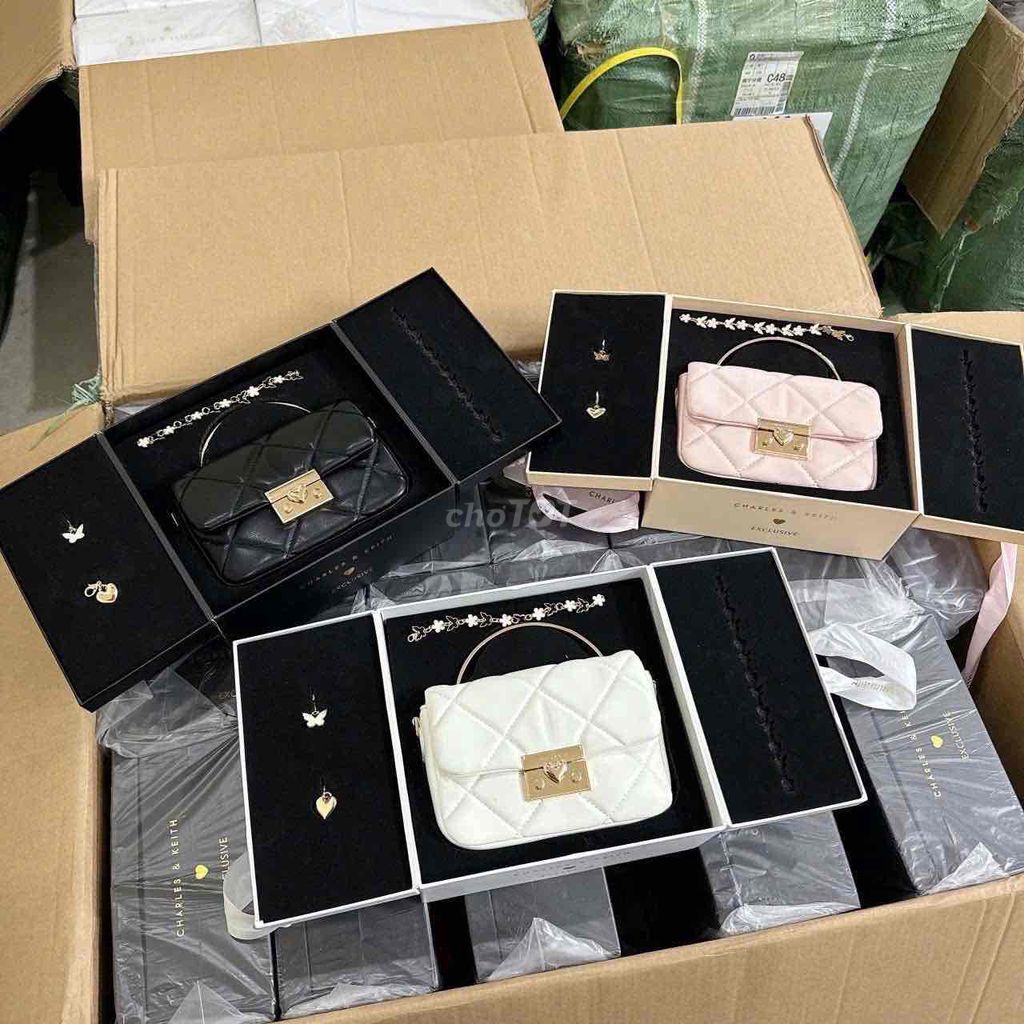 Túi xách nữ Charles & Keith Da Đen. Mua bán Túi xách tại Quận Liên Chiểu Đà Nẵng được đăng bởi Luowng QC hình 1