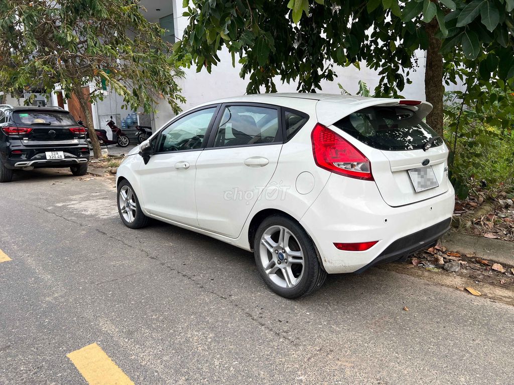Ford Fiesta Sport 2013 Trắng sữa 95.000 km. Mua bán Ô tô tại Quận Liên Chiểu Đà Nẵng được đăng bởi Tenet hình 6