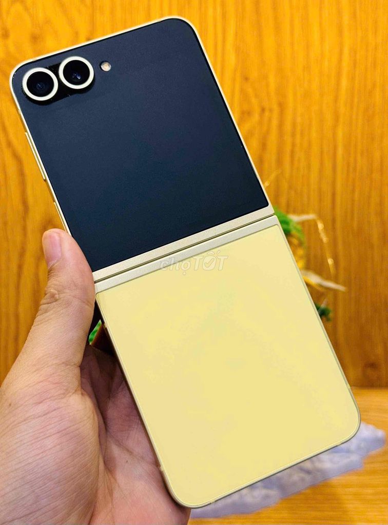Samsung Z Flip 6 256GB Vàng Like New. Mua bán Điện thoại tại Quận 10 Tp Hồ Chí Minh được đăng bởi Trần Như Ngọc hình 1