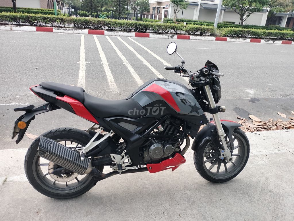 Benneli màu ₫ỏ den. Mua bán Xe máy tại Thành phố Thuận An Bình Dương được đăng bởi Đặng Hà (Hà Đặng HD) hình 2