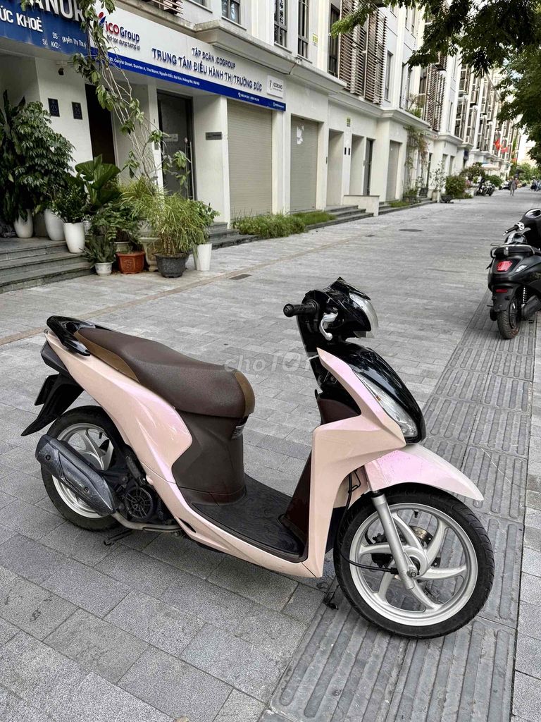 Honda Vision 2019, decal Hồng, odo 2 vạn. Mua bán Xe máy tại Quận Hoàng Mai Hà Nội được đăng bởi Bình Long hình 1