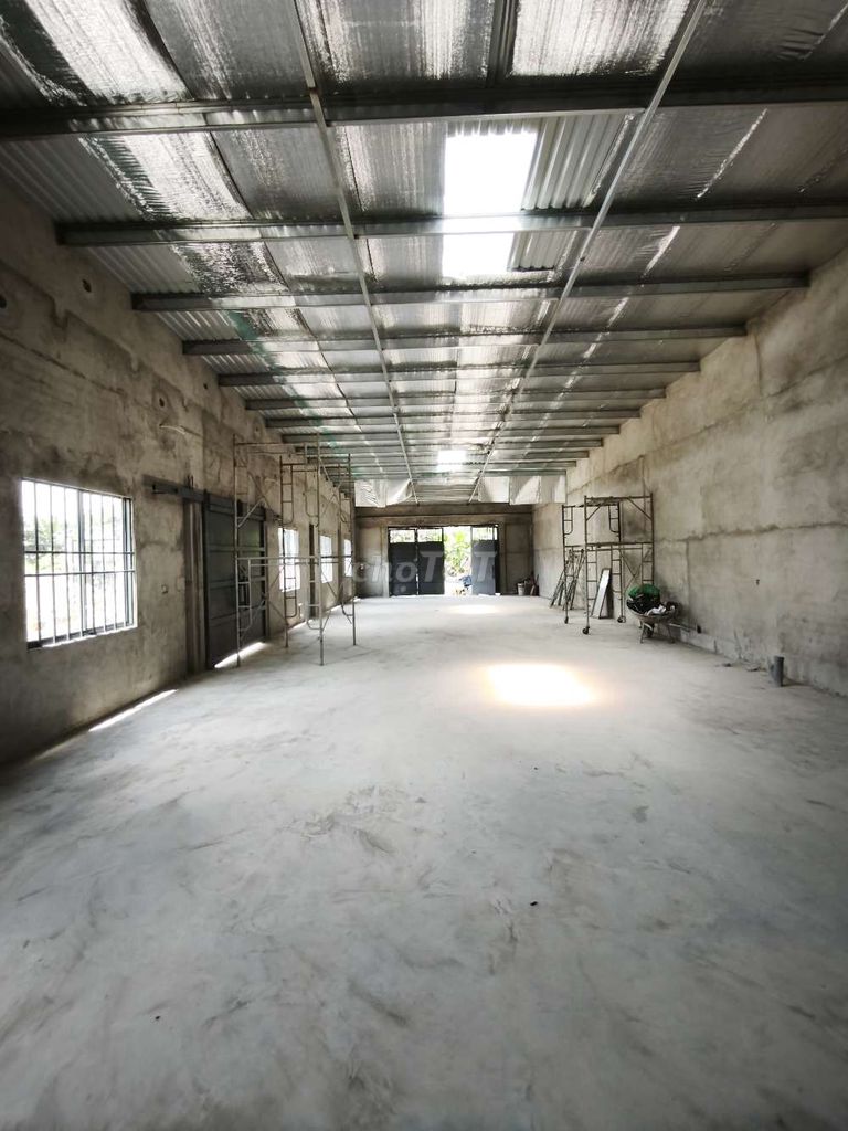 Kho xưởng 8×23m 180m2 Quốc lộ 13, Vạn Phúc