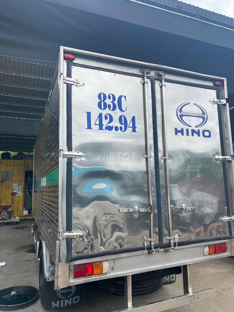 HINO XZU352 thùng kín inox đời 2017 Xe đẹp zin. Mua bán Xe tải, xe ben tại Quận Bình Thuỷ Cần Thơ được đăng bởi Phạm Nguyễn Băng Nhi hình 3