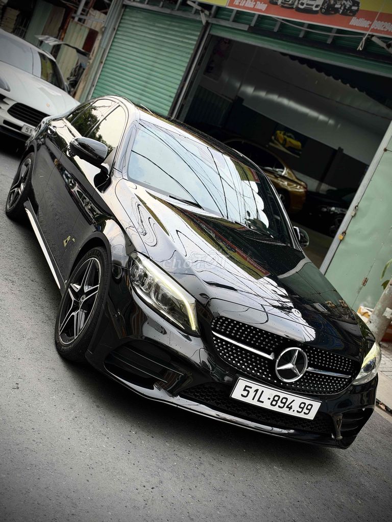 Mercedes-Benz C300 AMG 2020, черный