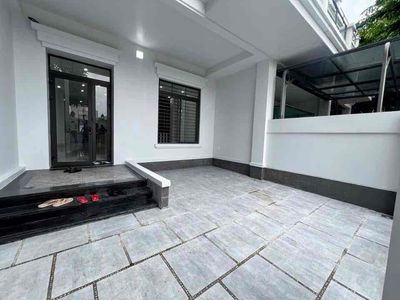 Cho thuê nguyên căn nhà phố 4PN, nội thất cơ bản, khu compound