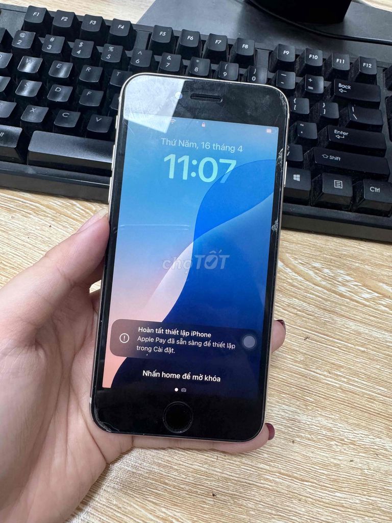 Apple iPhone SE 2022 128GB Trắng. Mua bán Điện thoại tại Quận Hoàng Mai Hà Nội được đăng bởi Kieu Oanh hình 1