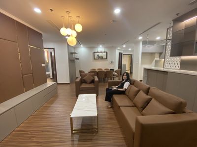 Bán căn hộ 3PN Vinhomes Central Park 128m2 nội thất cao cấp sổ hồng
