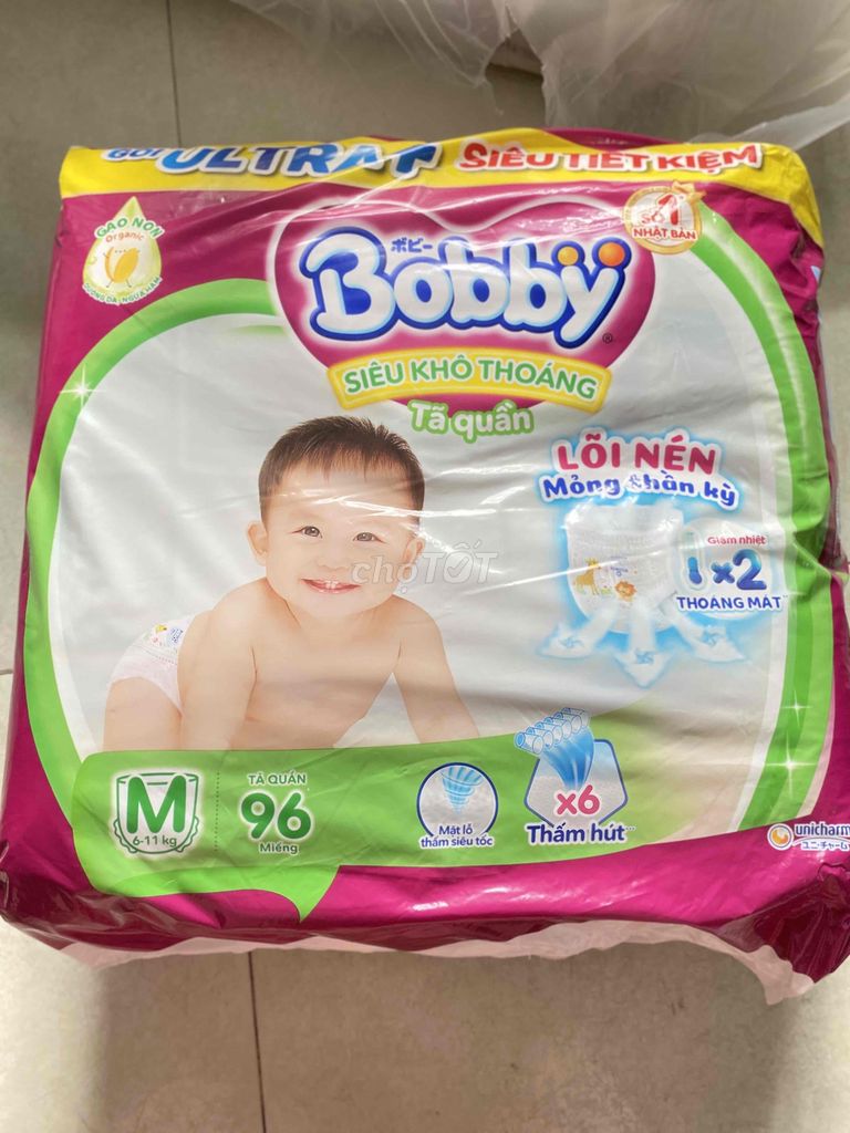 dư 2 bịch tã quần bobby M96 mới pass lại