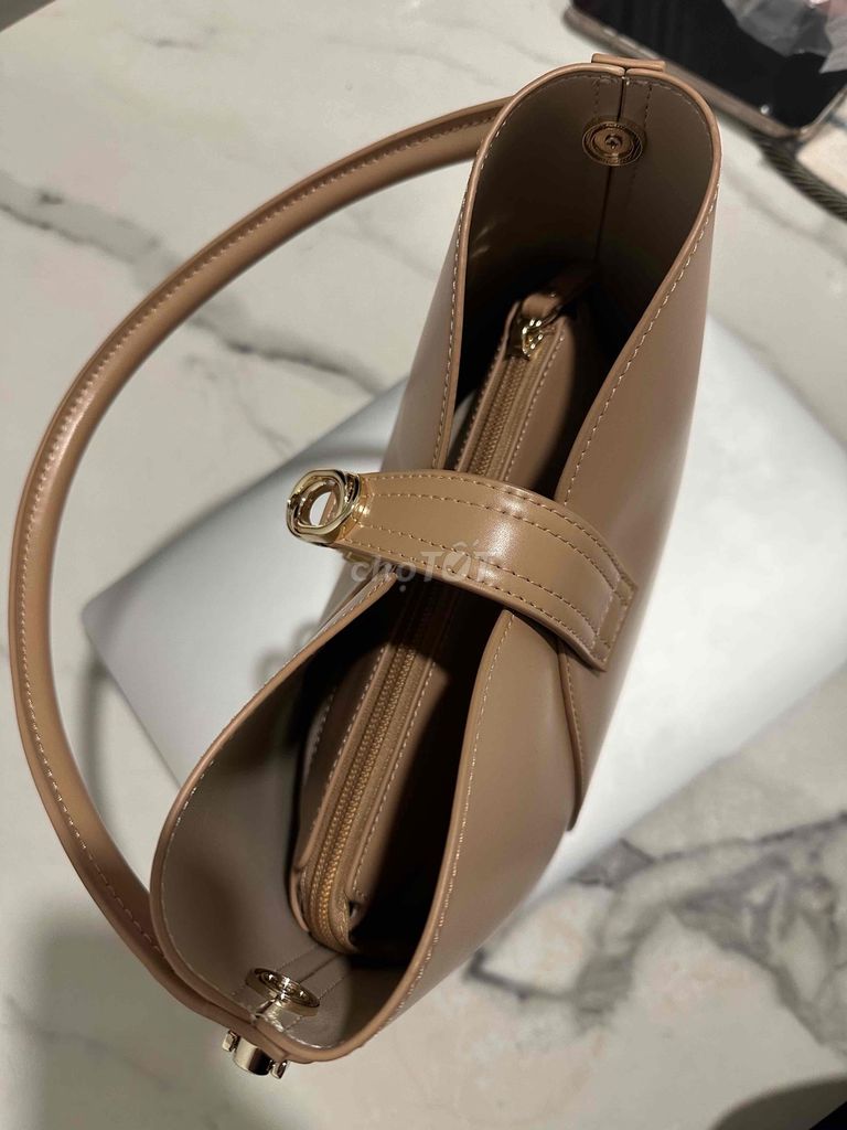 [Chính hãng] Túi xách Vascara màu nâu mới 100%. Mua bán Túi xách tại Quận 7 Tp Hồ Chí Minh được đăng bởi Mai Văn Ánh hình 2