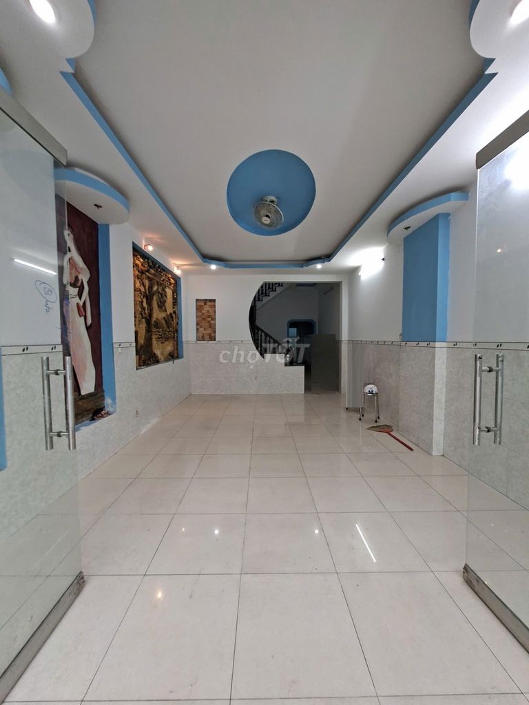 Аренда · 4 комн. · 100 м² · Quận Bình Tân, ул. Đường Tên Lửa