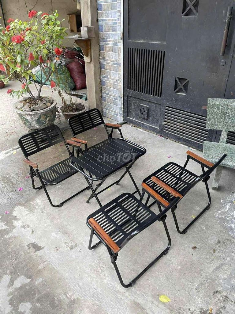 Bàn ghế cà phê Sắt Gỗ tự nhiên. Mua bán Bàn ghế tại Quận Cẩm Lệ Đà Nẵng được đăng bởi Ngọcn shop hình 1