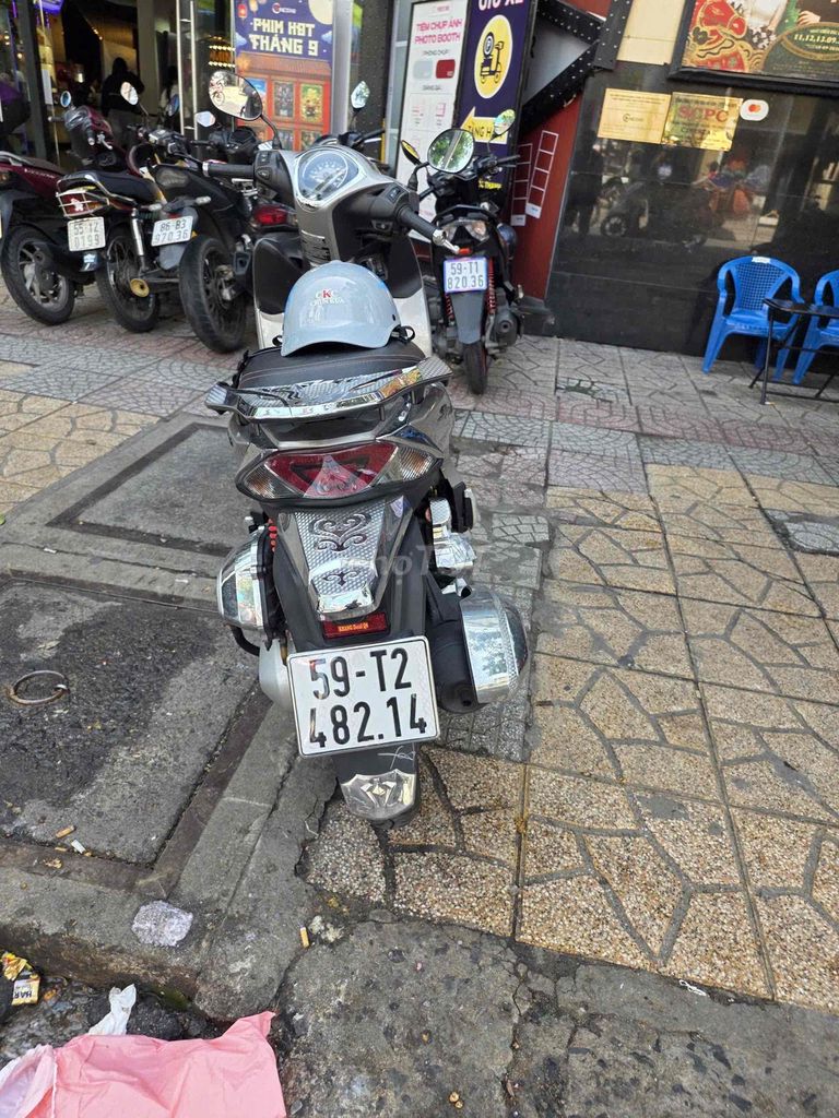 Модель Honda SH 2021, серебристая, Вьетнам