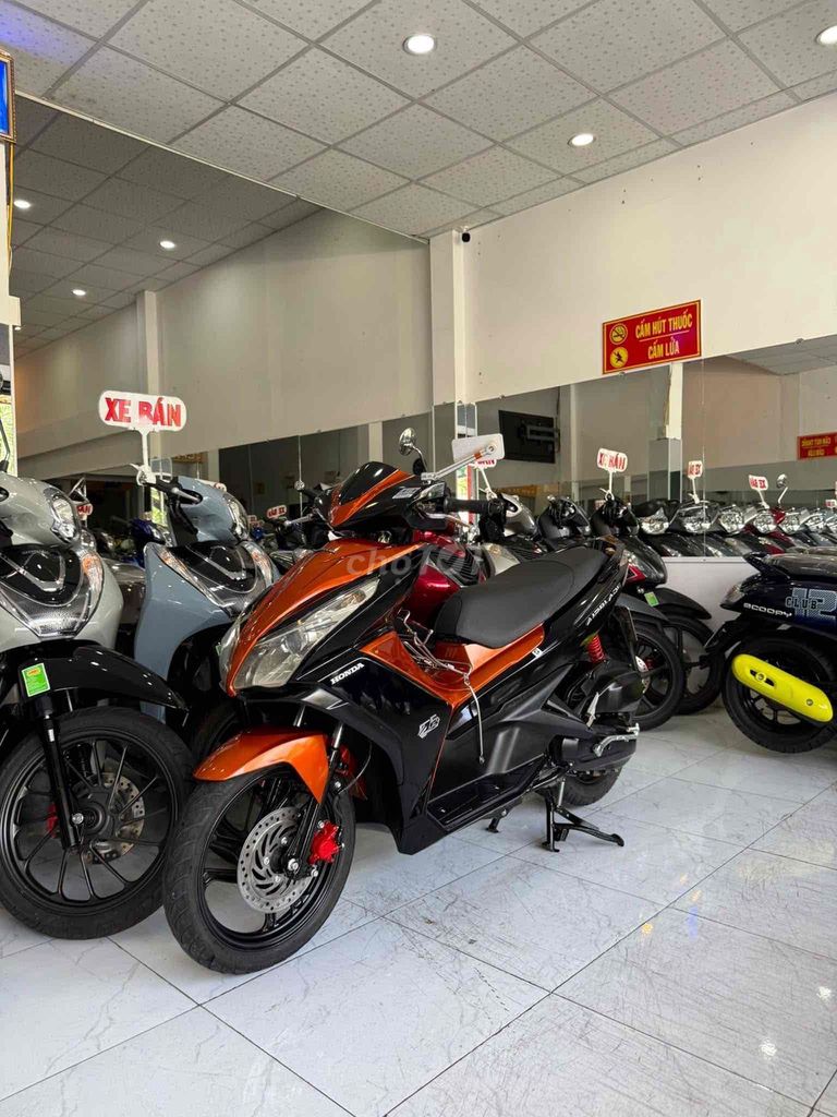 AIR BLADE 2014. Xe Đẹp - Máy Zin Êm Ấm. BS 68. Mua bán Xe máy tại Thành phố Rạch Giá Kiên Giang được đăng bởi XE MÁY CŨ TÂN 128 hình 6