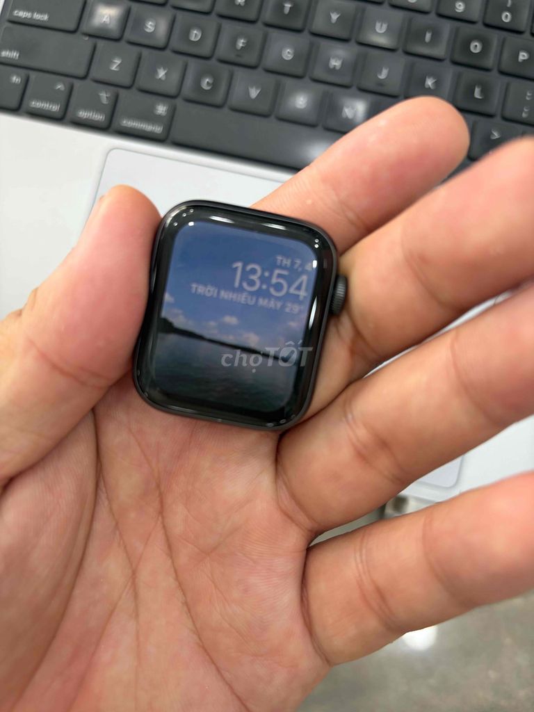 Apple Watch SE 1 40mm Đen. Mua bán Thiết bị đeo thông minh tại Huyện Thanh Trì Hà Nội được đăng bởi Đoàn Xuân Tùng hình 1
