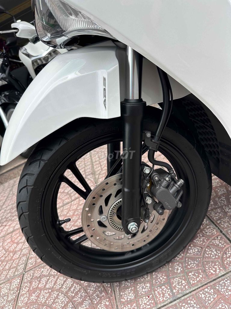 Honda SH 150i ABS 2019 Белый Серебряный Черный Хошимин С оформлением