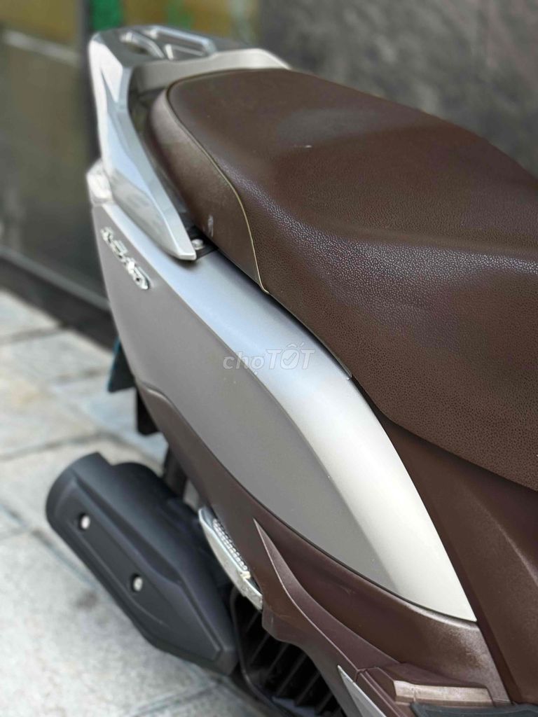 Lead bản đặc biệt Bạc nhám chất lượng Nguyên 29D2. Mua bán Xe máy tại Quận Ba Đình Hà Nội được đăng bởi Xe Máy Nam Thi hình 6