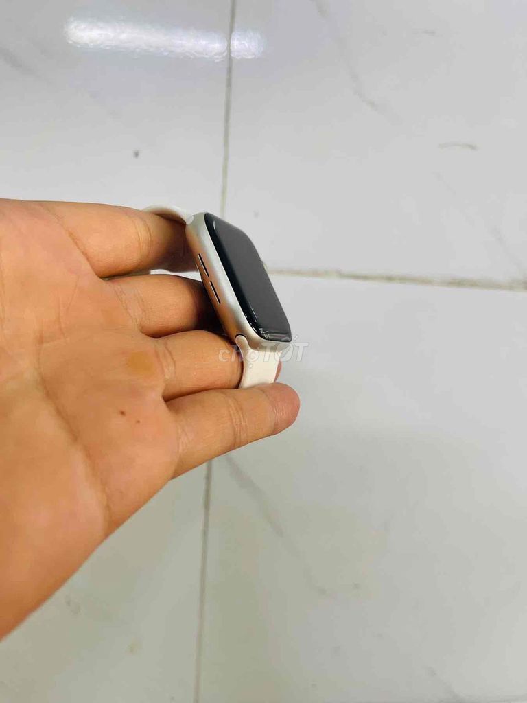 Apple Watch SE 2 2023 44mm Trắng. Mua bán Thiết bị đeo thông minh tại Quận Hồng Bàng Hải Phòng được đăng bởi nguyễn văn tuân hình 1