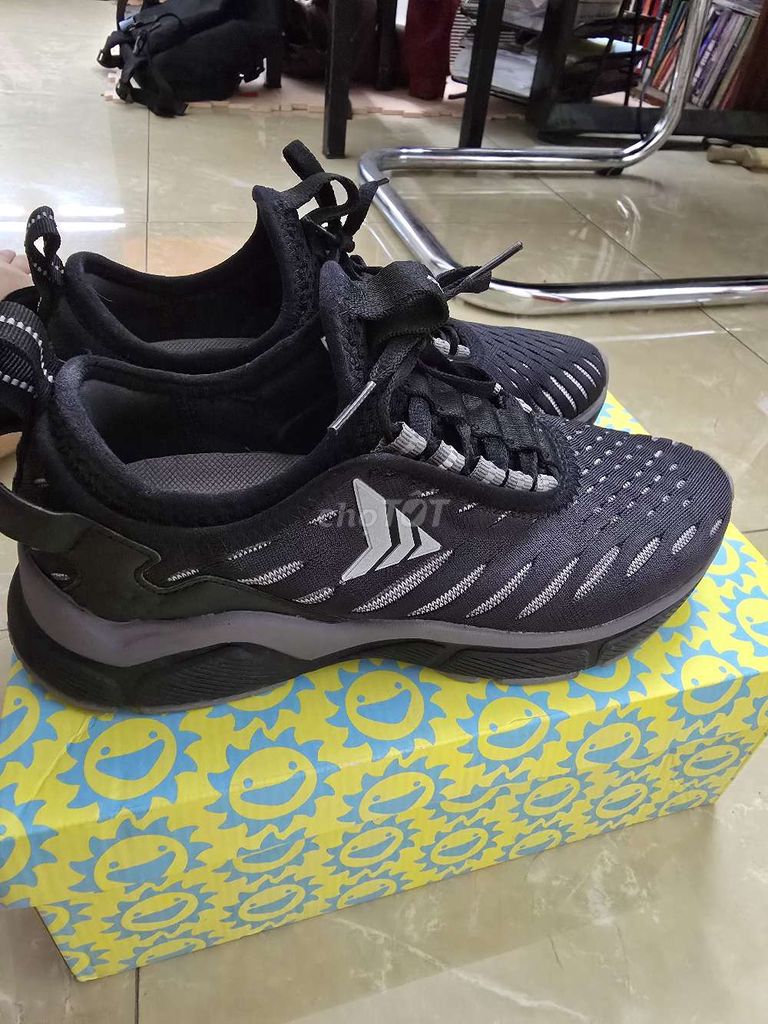 Giày thể thao Bitis Hunter mới size 37 - Nữ Đen. Mua bán Giày dép tại Huyện Hoài Đức Hà Nội được đăng bởi Thuy Pham hình 1
