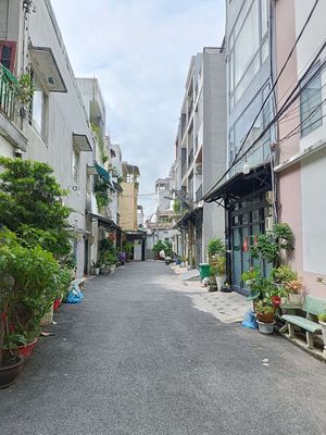 Đất đường nhựa xe hơi cách trần xuân soạn 70m