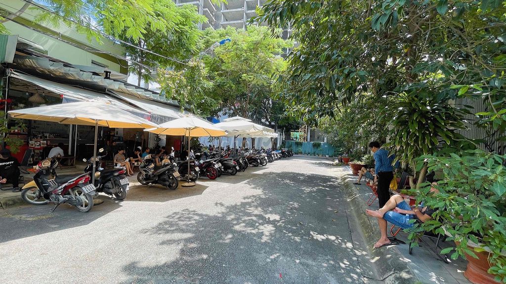 SANG NHƯỢNG QUÁN CAFE GÓC 2 MẶT TIỀN
